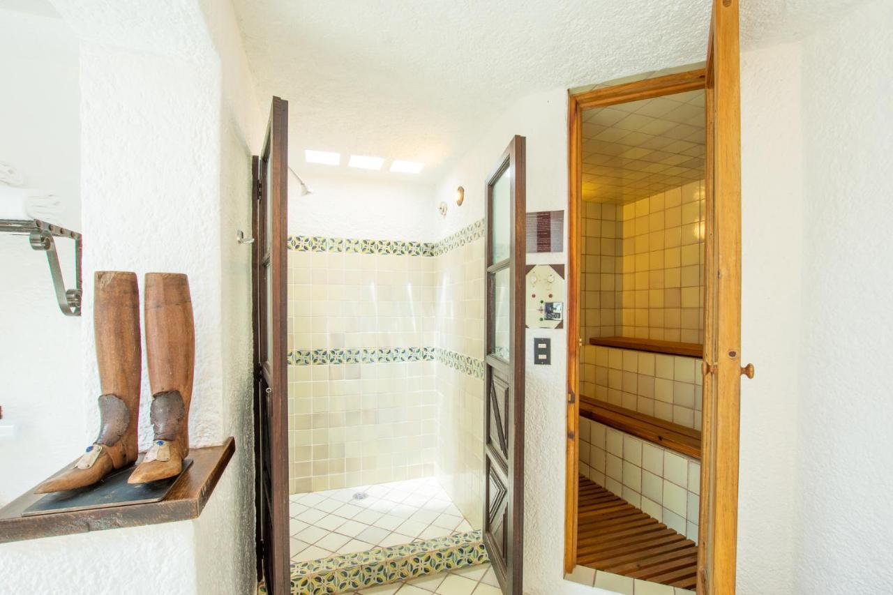 Hotel Museo Spa Casa Santo Domingo Antigua Exterior foto A shower in a private home