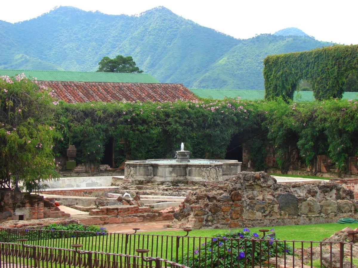 Hotel Museo Spa Casa Santo Domingo Antigua Exterior foto Fountain at the entrance of the park